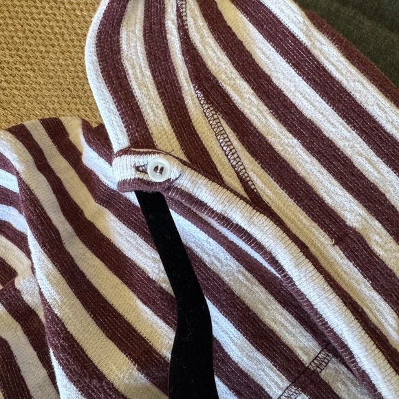 madewell 3/4 sleeve tee. shirt is like new. material is thick tee material - Picture 6 of 6